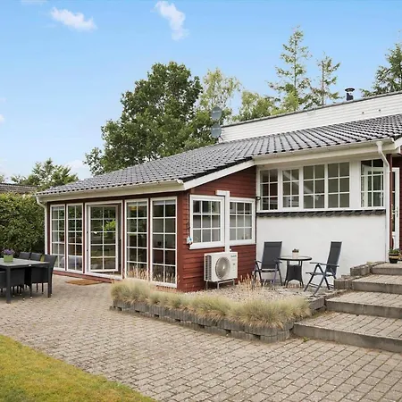 8865-glesborg-enebaervej-24 * Glesborg